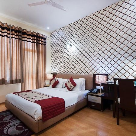Imperial Apartments Huda City غورغاون المظهر الخارجي الصورة