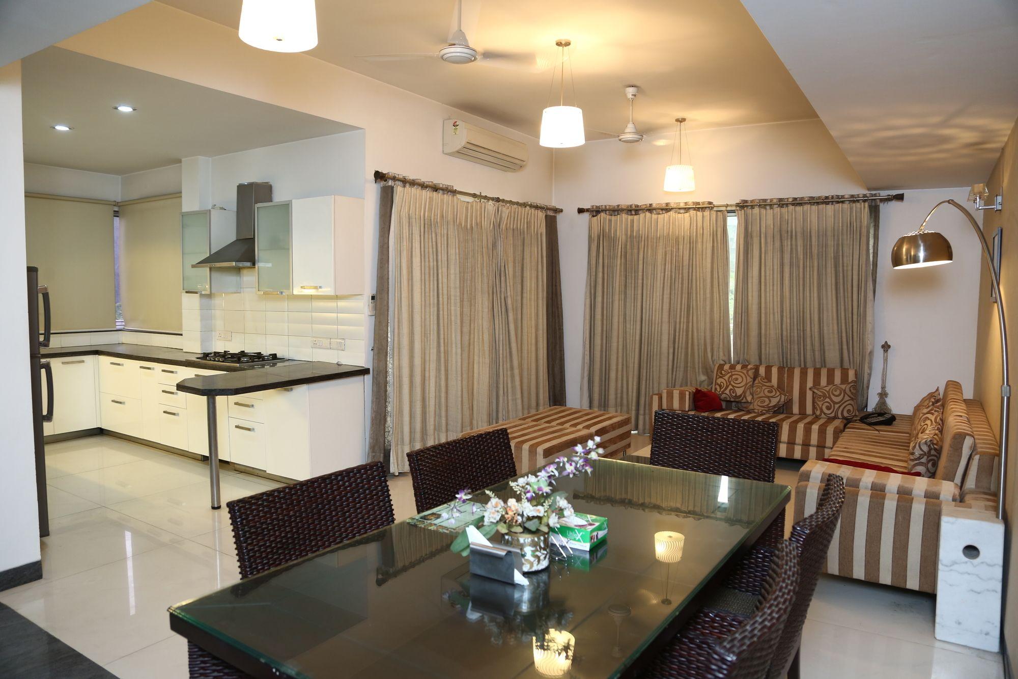 Imperial Apartments Huda City غورغاون المظهر الخارجي الصورة