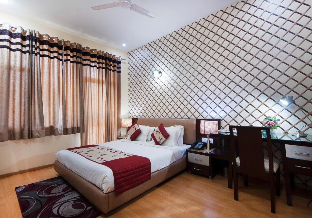 Imperial Apartments Huda City غورغاون المظهر الخارجي الصورة